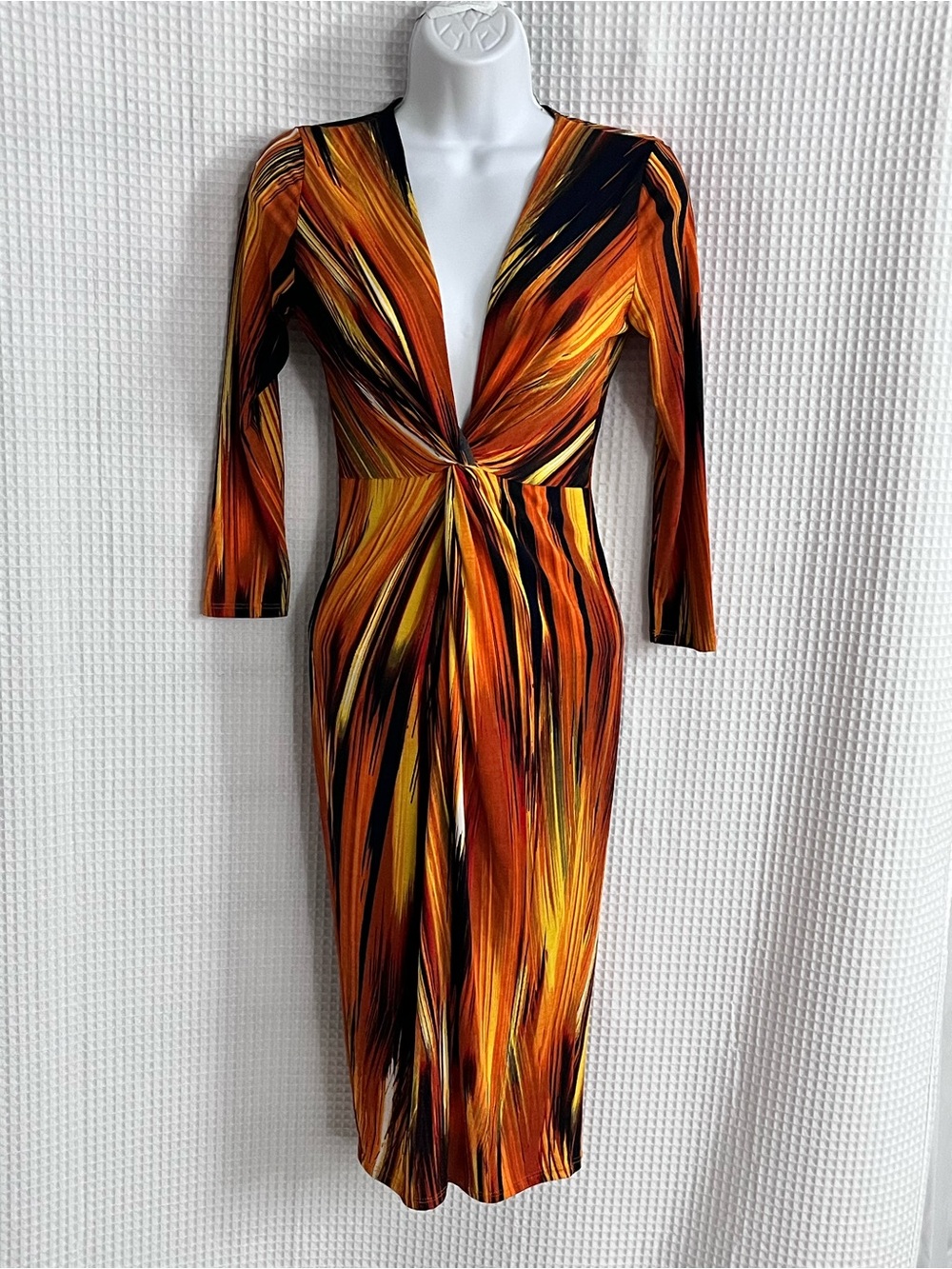 Kimcine curve Twist-Front Long Sleeve V-Neck Dress in Orange & Black size small